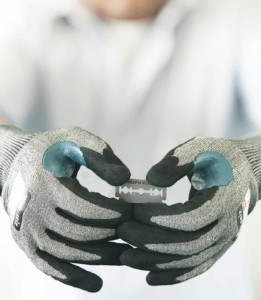 Schnittfest und Filigran: Handschuhe Seiz