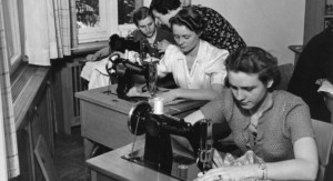 Damals: Näherinnen bei der Arbeit