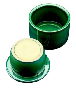 Gadgets 01: Alles in Butter: Butterdose aus Ton