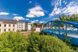 Was ­Gesichtscremes und Batterien verbindet: Nickelhütte Aue Standort