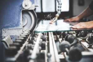 Alles, was Recht ist: Glasschleifmaschine