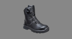 Ein schwarzer Winterstiefel.