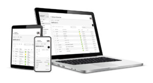 Ein Laptop, Tablet und Handy vor einem weißen Hintergrund. Auf den Bildschirmen ist eine Software mit einer Tabelle für chemischen Stoffe von A-Z zu sehen.